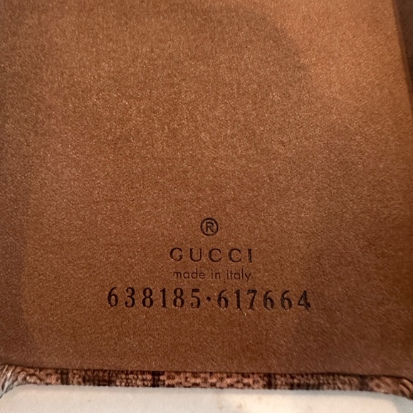 GUCCI GG Supreme Bee Phone Case iPhone 7 and iPhone 8 - BRAND NEW WITH TAGS - Picture 5 of 6